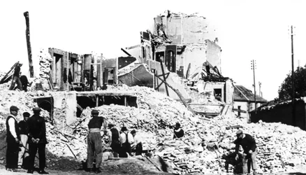 Edificio distrutto, liberazione della Francia, St Cyr, agosto 1944