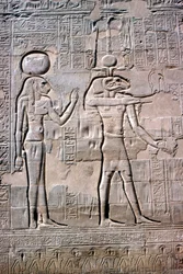 (dettaglio) di un rilievo di Sekhmet e Knum, Tempio di Khnum, Periodi Tolemaico e Romano