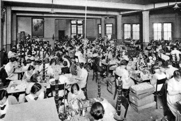 Ragazze disabili che lavorano alla Watercress and Flower Girls Christian Mission, Londra
