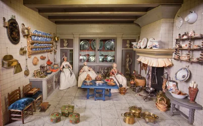 Armadio della casa delle bambole