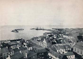 Donaghadee - Vista dalla torre della chiesa, mostrando il porto, 1895