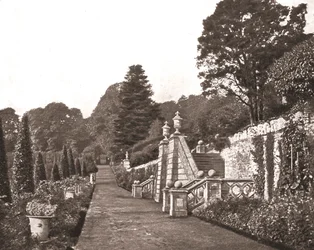 Giardini del Castello di Drummond, Perthshire, Scozia, 1894