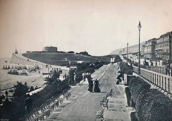 Eastbourne - Parte della passeggiata, mostrando la Wish Tower, 1895