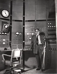 Enrico Fermi, fisico nucleare italo-americano, c1942