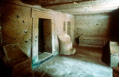 Ingresso a una tomba in una necropoli etrusca, Cerveteri Caere Italia, VII-VI secolo a.C.