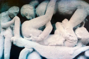 Scultura erotica, Khajuraho, India, ca. 950-1050, XX secolo