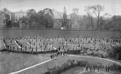 Cortile di esercizio alla prigione di Holloway, Londra, c1901