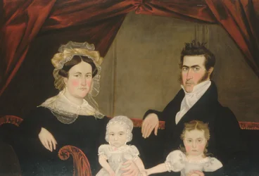 Gruppo familiare di quattro su un divano, ca. 1830