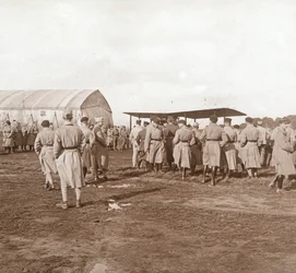 Aereo da combattimento in decollo, c1914-c1918