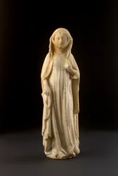 Figura di una donna in piedi