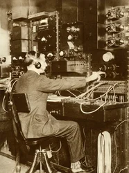 Prima chiamata telefonica transatlantica, da Londra a New York, 7 marzo 1926, 1935