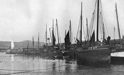 Barche da pesca nel porto di Port St Mary, Isola di Man, 1924-1926