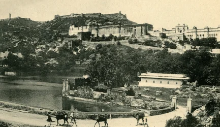 Forte e Palazzo, Amber
