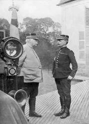 Generali francesi della Prima Guerra Mondiale Joseph Joffre e Ferdinand Foch, Fiandre, 1914
