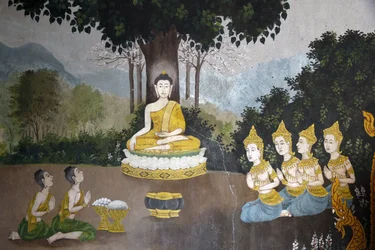 Affresco che raffigura una scena della vita del Buddha nel Wat Phra Doi Suthep, Chiang Mai. Buddha che riceve elemosine. Thailandia