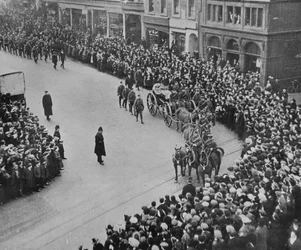 Processione funebre con pieni onori militari del capitano del Blucher