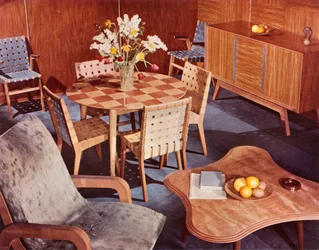 Arredamento progettato da Neil Morris e realizzato da H. Morris & Co. Ltd., 1949