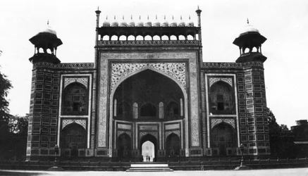 Porta del Taj Mahal, Agra, India, 1916-1917