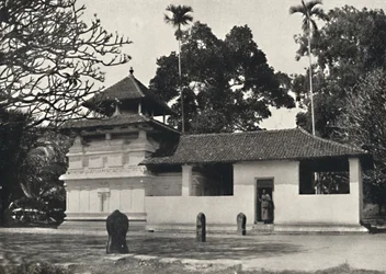 Gedige Vihara, Kandy esempio di un tempio buddista nello stile di un santuario indù, Dewale