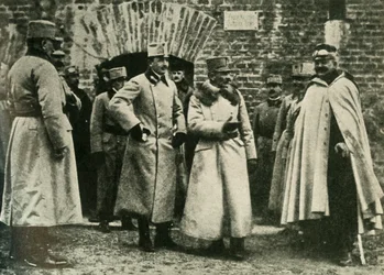 Il generale Kusmanek e il principe Francesco Giuseppe alla Fortezza di Przemysl, Prima Guerra Mondiale, 1915, c1920