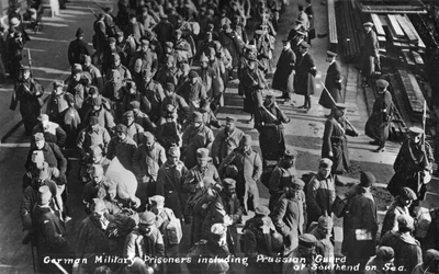 Prigionieri militari tedeschi, inclusi guardie prussiane a Southend on Sea, c1914-1915
