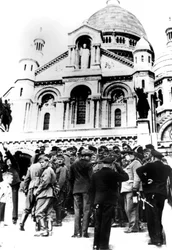 Soldati tedeschi fuori dal Sacro Cuore, Montmartre, Parigi, 10 ottobre 1940