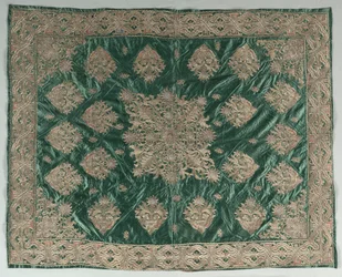 Copertura ricamata con filo d