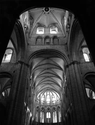 Arte gotica: le volte della navata e del coro. Chiesa di Santo Stefano, Caen (Calvados)