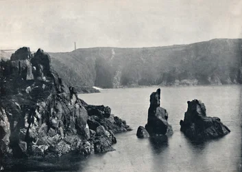 Guernsey - Baia di Moulin Huet, con le rocce del Cane e del Leone, 1895