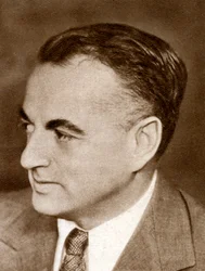 Guy Reginald Bolton, scrittore britannico di commedie musicali di Broadway, 1933