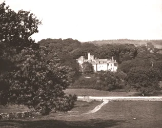 Haddon Hall, vicino a Bakewell, Derbyshire, 1894