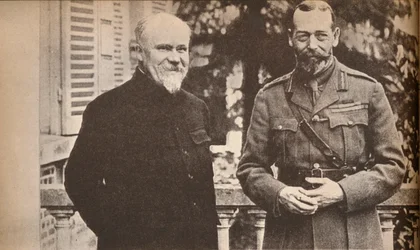 Sua Maestà con il Presidente Poincare al Quartier Generale Britannico in Francia