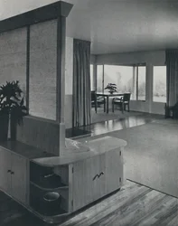 Casa a Pomona, California...guardando attraverso il soggiorno, 1942