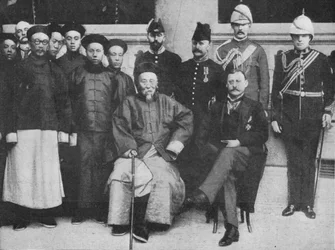 In lontano Cathay - Un gruppo interessante a Hong Kong, scattato prima che Li Hung andasse a Pechino, 1900