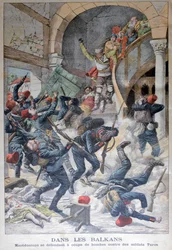 Nei Balcani: Macedoni che si difendono con bombe contro i soldati turchi, 1903