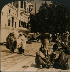 Nel cortile del Tempio d