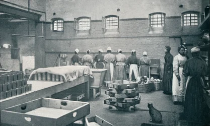 Nella cucina della prigione di Holloway, Londra, c1901