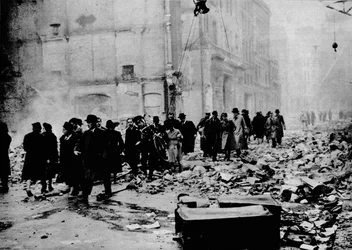 Al mattino, lavoro come al solito. Dopo un grande raid, la strada per l