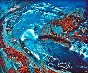Fotografia a infrarossi delle cascate del Niagara scattata dall