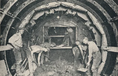 Dentro uno scudo di tunneling Greathead, 1926