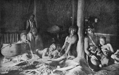 Interno di una capanna Zulu, 1912