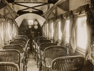 Interno di un aereo passeggeri con motori Napier, circa anni 1920
