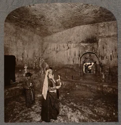 Interno delle tombe dei re sulla strada per Nablus