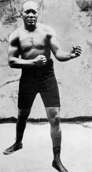 Jack Johnson, il primo campione mondiale nero dei pesi massimi di pugilato, 1908, 1951