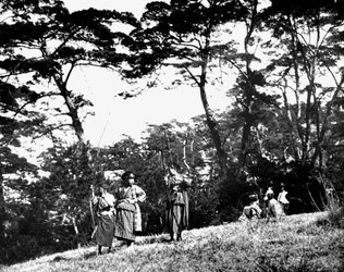 Bambini giapponesi che giocano con archi, Corea, 1900