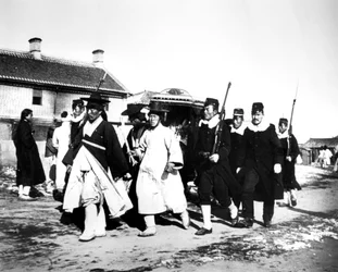 Funzionari e soldati giapponesi, Corea, 1900