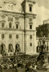 Jedermann eseguito davanti alla Cattedrale di Salisburgo, Salisburgo, Austria, c1935