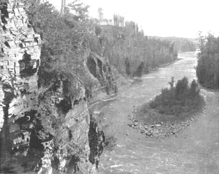 Fiume Kaministiquia, sotto le cascate Kakabeka, Canada, c1900