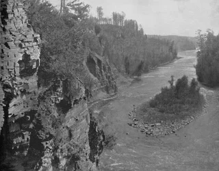 Fiume Kaministiquia, sotto le cascate Kakabeka, c1897