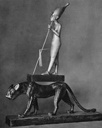 Re Tutankhamon su un leopardo nero
